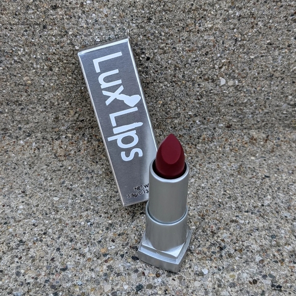 Kissable - Picture 3 of 3